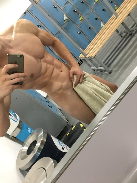 Muscle Tyler 裸のスター 写真
