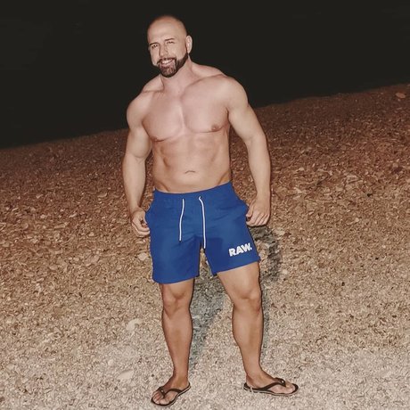 MuscdaddyXL ポルノスター 可愛い 写真