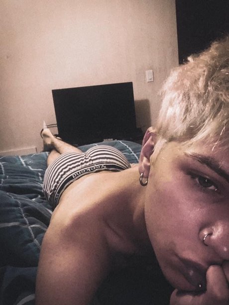 Diego sullivan ヌードモデル 写真