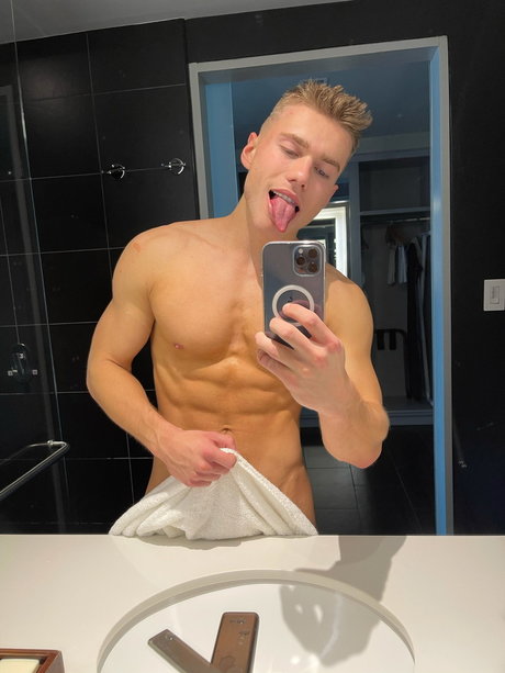 Emmet Charm セックスモデル 写真