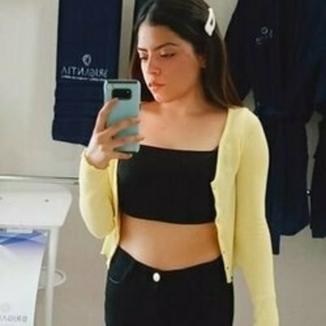 Nao Ambriz 裸モデル 画像