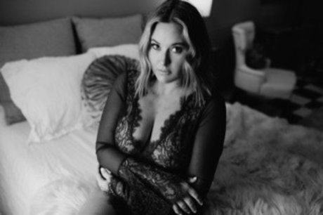 Courtney Shults 最高のモデル 写真