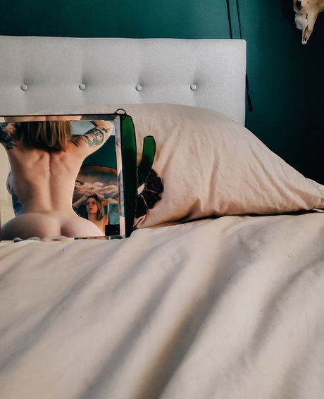 Miss Amber 裸の女優 写真