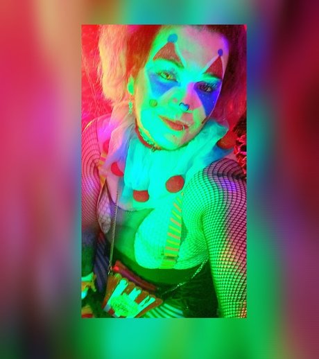 Tate R Thot The Clown Puppy アートモデル 画像