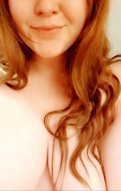 Curvy Norwegian Redhead エロティックなスター 写真