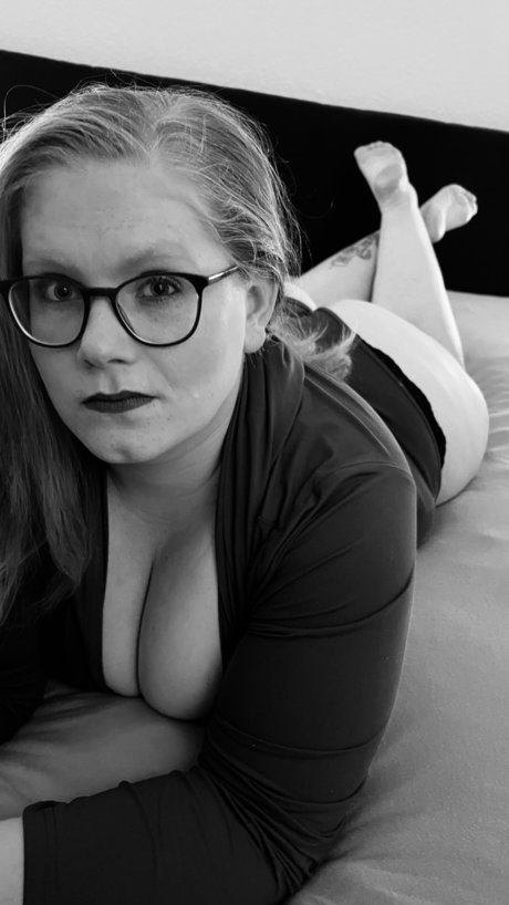 CurvyLeo93 エロティックなスター 画像