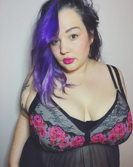 Curvyspaceprincess 裸のスター 画像