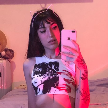 Cryptobaby Maia Lis ヌードモデル 写真