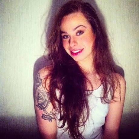 Nicole Bastiani 裸のスター ギャラリー