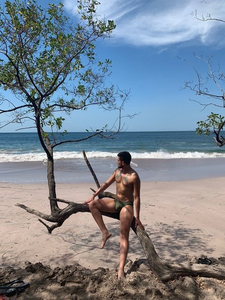 Alex Montenegro ヌードモデル 画像