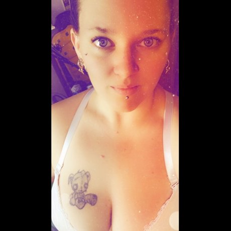 Roxy Stark ポルノ女優 写真