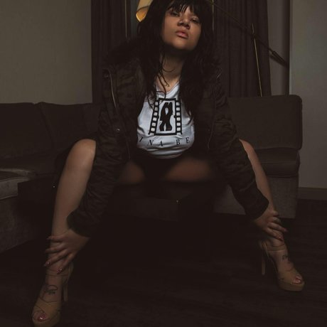 Nina Bee Productions Afterdark 完璧なスター 写真