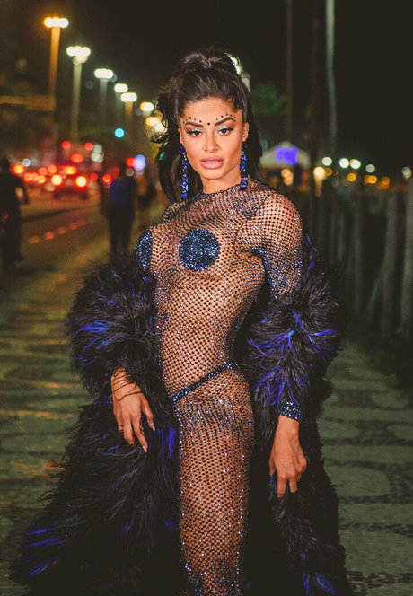 Aline Riscado 裸のスター ギャラリー