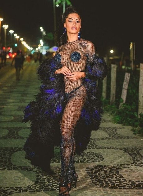 Aline Riscado 裸の女優 ギャラリー