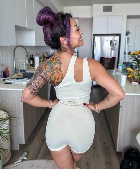 Cynthia Leu ポルノスター 無料 写真
