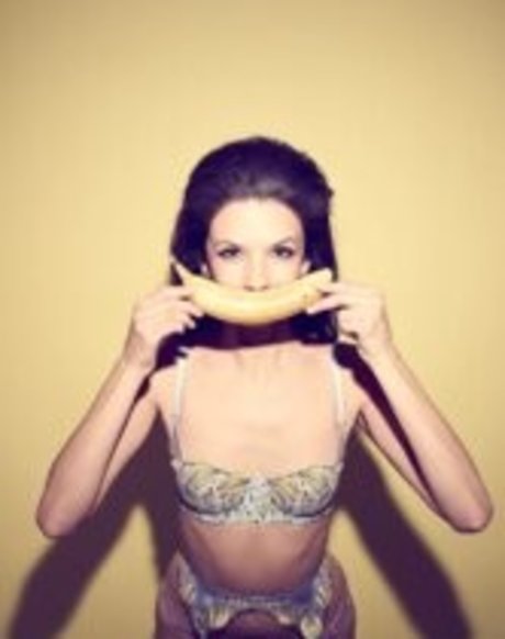 Alice Greczyn セクシーモデル 写真