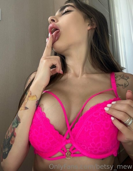 betsy mew アダルトスター 写真