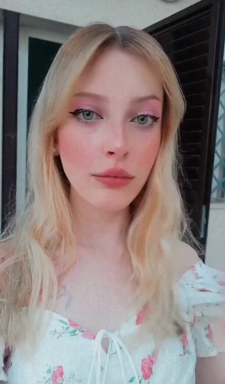 Agnese Innocente ヌードモデル 画像