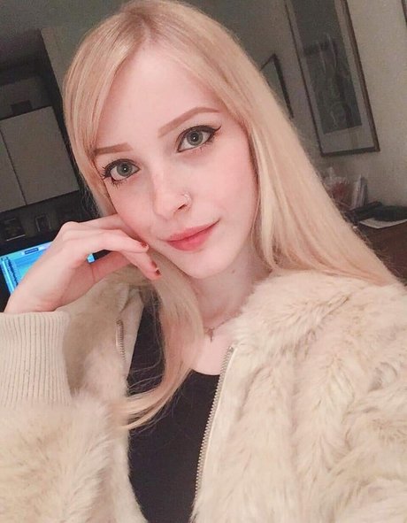 Agnese Innocente 高品質のポルノスター 写真