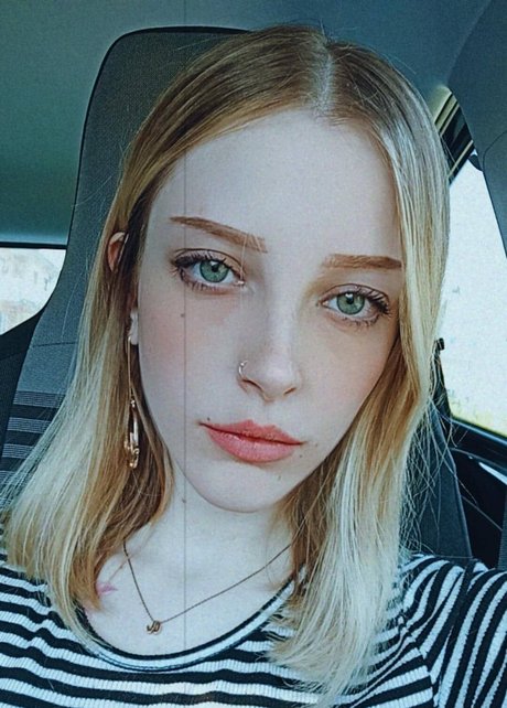 足ティーンOnlyFans ポルノグラフィック 写真