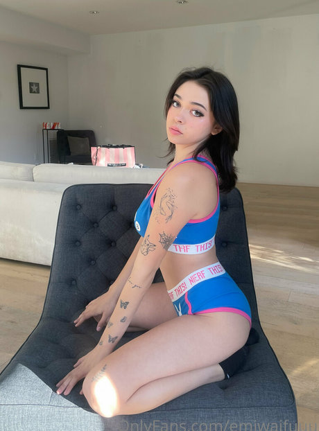 emiserinaa 美しい女優 写真