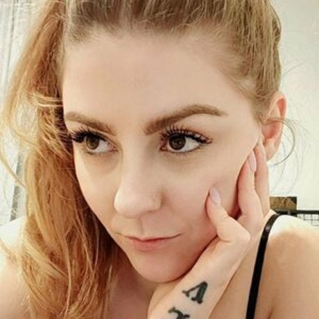 Lorien Gugich セックスモデル 写真