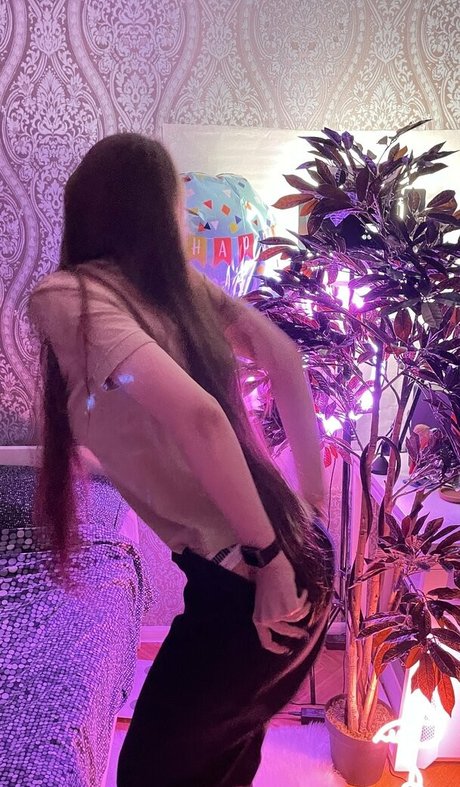 オイルを塗った黒檀のOnlyFans セクシーxxx 写真