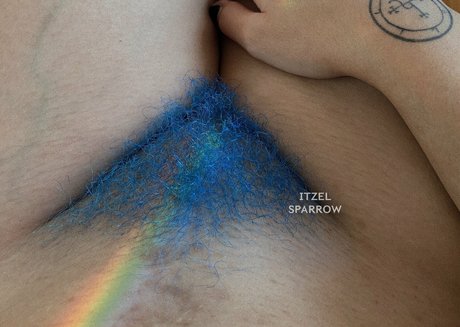 itzel2002free 美しいモデル 写真