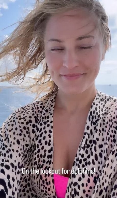 iJustine モデル 写真
