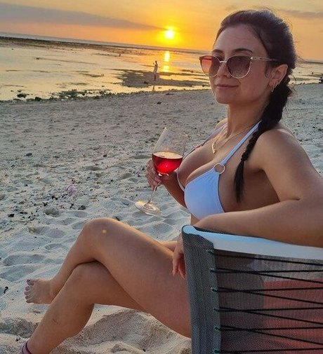 chanellewestk スター 裸 画像