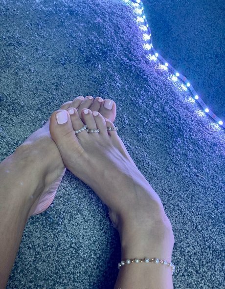 barefootgoddessbri ヌードモデル 画像
