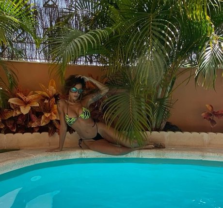 Lorena Castell ヌードモデル 写真