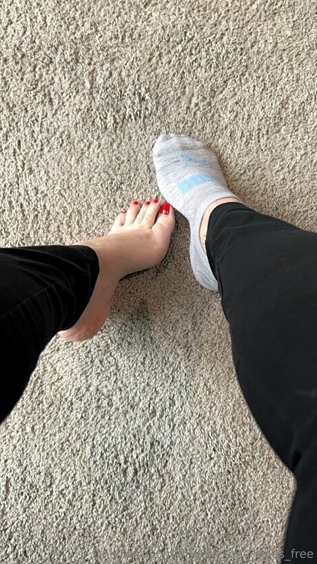 fingers toes soles free かわいいモデル ギャラリー