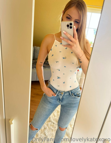 lovelykatexoxo セックスモデル 画像