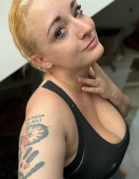 mrstittykatty 独占ポルノスター 写真