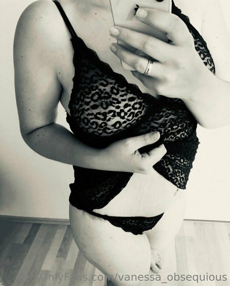 vanessa obsequious ホットなモデル 写真