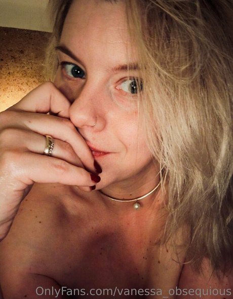 vanessa obsequious エロティックなスター 写真