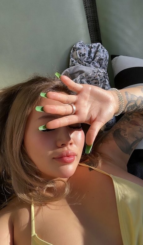 開いたおまんこOnlyFans アートポルノ 写真