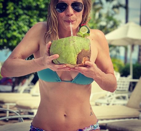 Katee Sackhoff xxxスター 画像