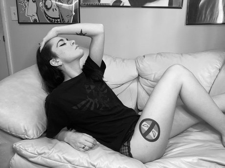 Almost Megan XXXモデル 写真