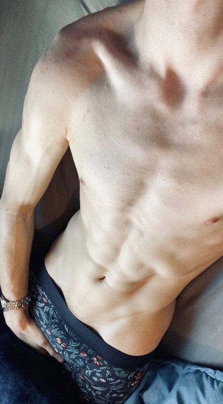 Aaron Leiman ホットスター 写真