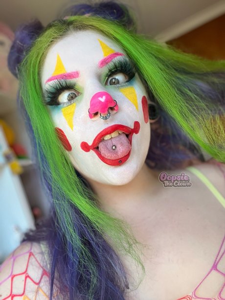 Oopsie The Clown トップモデル アーカイブ