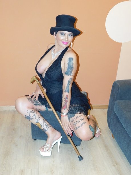 PERLA ROSANA LOPEZ ヌードモデル 画像