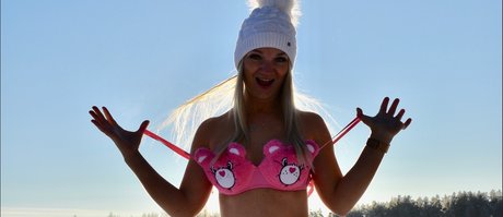 Pinkbearbirgit  裸のスター 画像