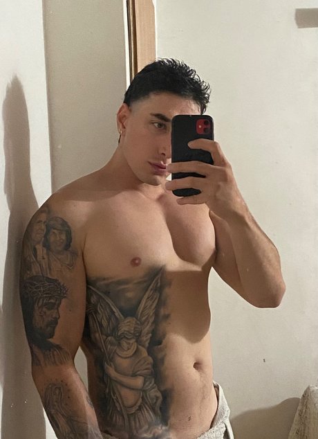 DANIEL OSORIO BETANCOURT 高品質モデル 写真