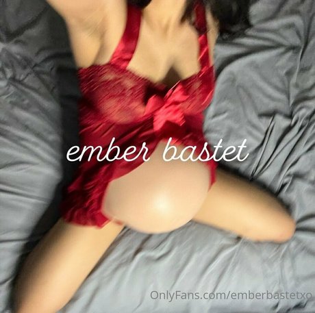 emberbastetxo セックス女優 写真