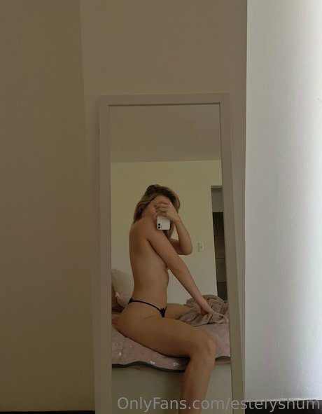 estefyshum エロティックモデル 画像