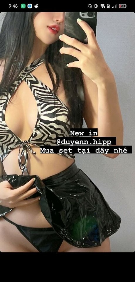 Duyenn Hipp 裸のスター 写真