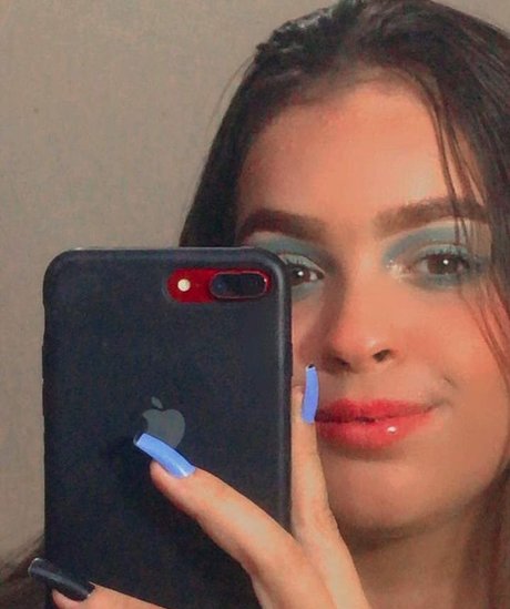 Izabelly Linhares ヌードモデル 写真
