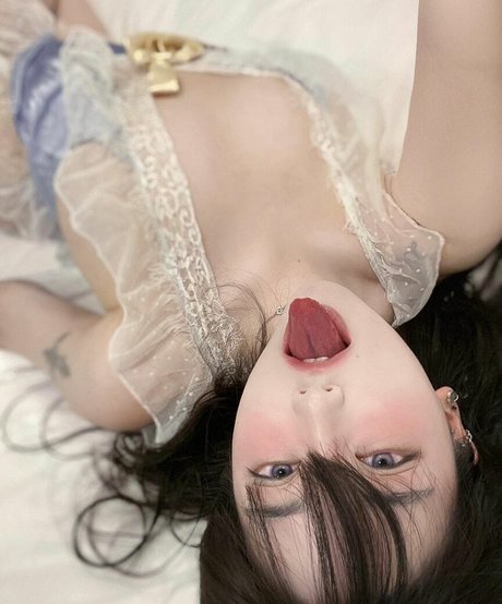 Naughty Rabbit エロティック女優 写真